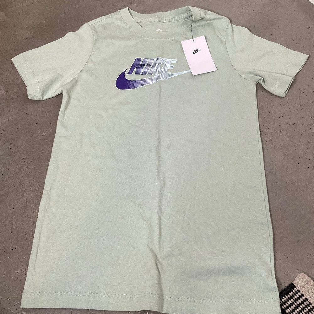 Nike Swoosh Tee